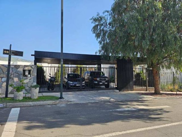 ESPECTALUCAR CASA  SOLIDA DE 4 NIVELES, LA RESERVA, CHICUREO