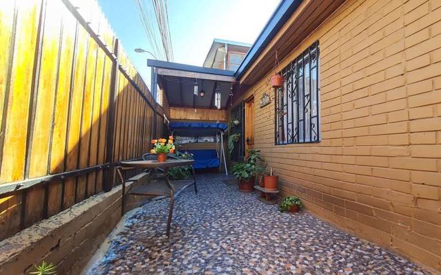 CASA DE 1 PISO EN BARRIO TRANQUILO Y BIEN CONECTADO