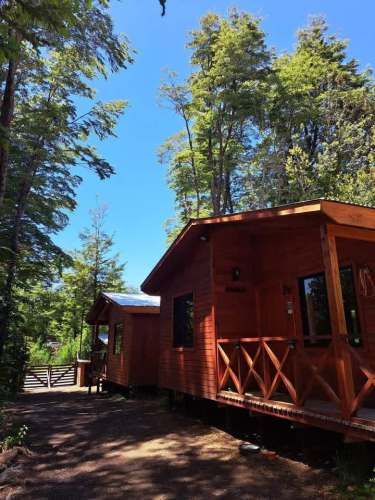 Se vende hermoso sitio con dos cabañas en Pucón
