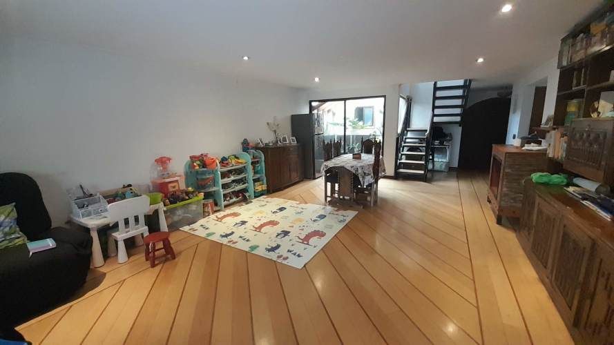 OPORTUNIDADPARA INVERTIR EN LUMINOSA CASA EN LA CISTERNA