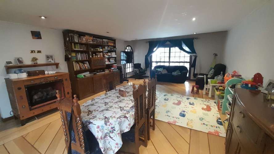 OPORTUNIDADPARA INVERTIR EN LUMINOSA CASA EN LA CISTERNA