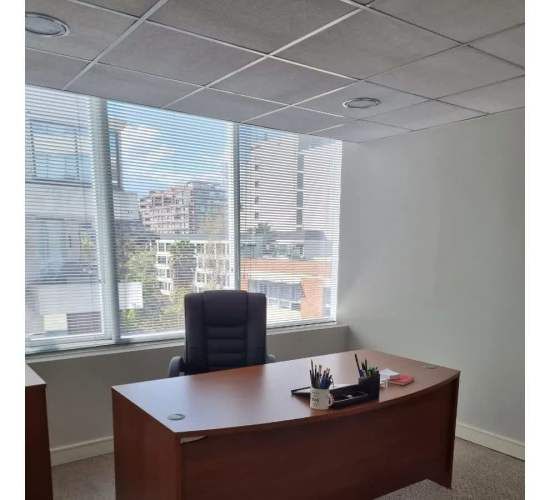 OFICINA 2 apartados recepcion baño