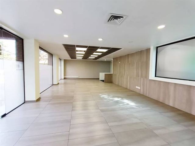 LOCAL COMERCIAL Metro Manquehue