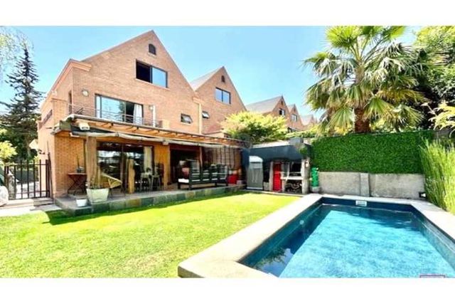 Casa de ensueño en la dehesa con piscina y jardín