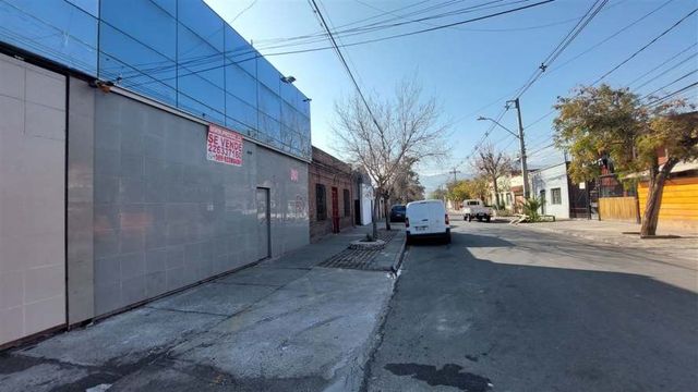 BODEGA En Venta / Arriendo : Propiedad Comercial a minutos de Estación Metro Einstein