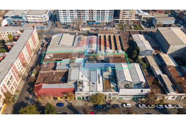 Propiedad industrial a pasos de av santa rosa