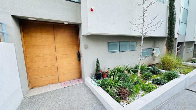 Se Vende hermosa Casa Townhouse, En Condominio Plazoleta, Comuna de Peñalolen