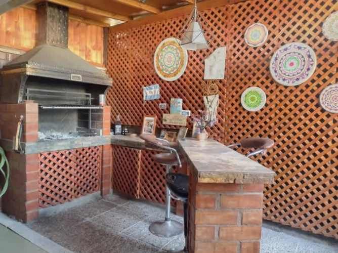 De ocasión, cómoda casa de dos pisos en San Bernardo.