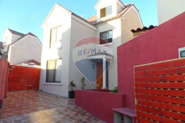 Amplia y linda casa en costa laguna