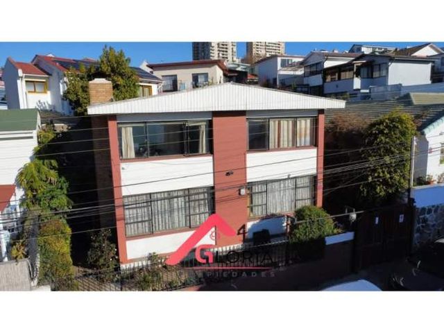 Se Vende amplia Casa, a pasos de Av España, Cerro Placeres, Valparaíso