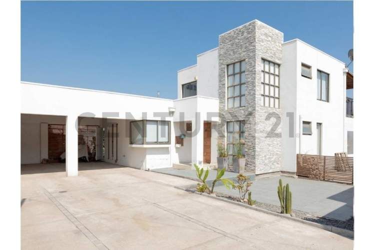 Se vende Casa Mediterránea sector Camino la Punta