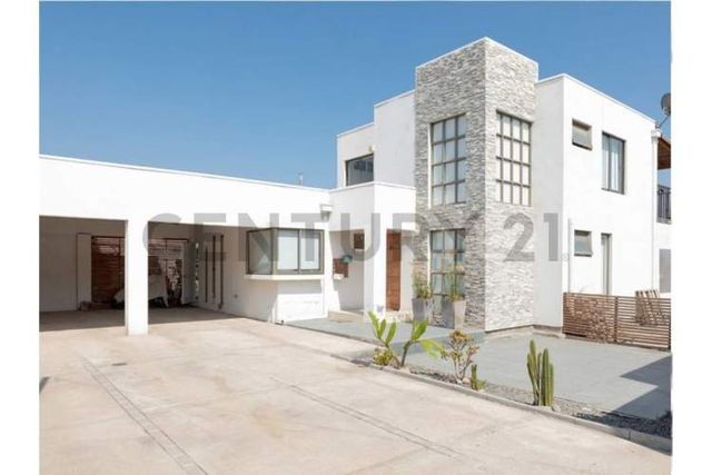 Se vende Casa Mediterránea sector Camino la Punta