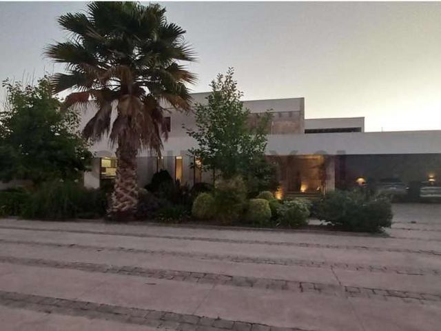 Se vende casa en Club de Golf Las Araucarias, Buin