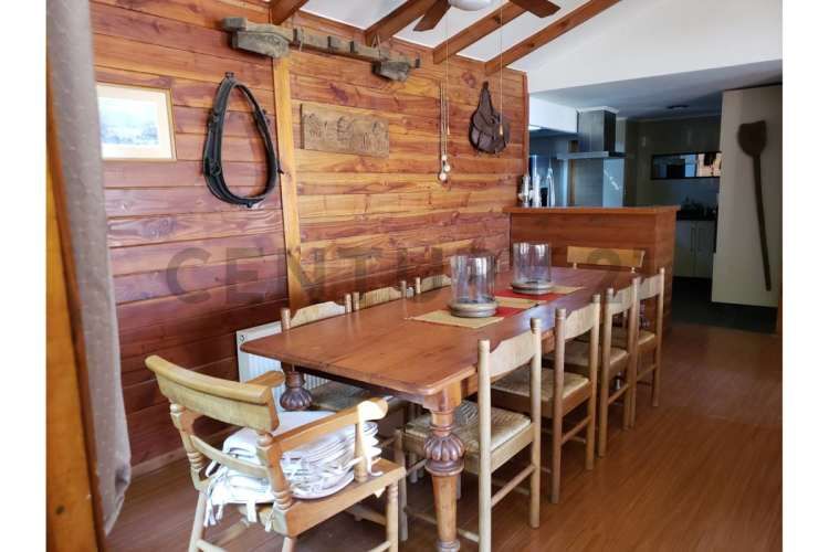 Se vende casa tipo sureño a orilla Laguna Aculeo