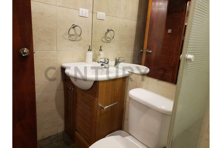 Se vende casa tipo sureño a orilla Laguna Aculeo