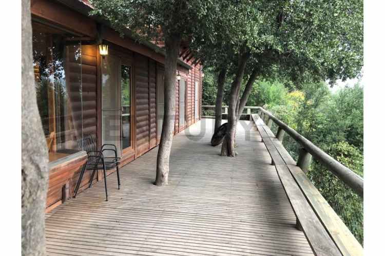 Se vende casa tipo sureño a orilla Laguna Aculeo
