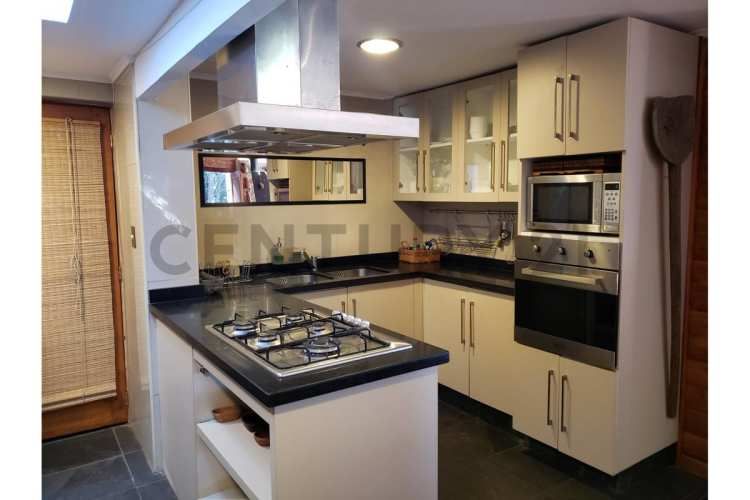 Se vende casa tipo sureño a orilla Laguna Aculeo