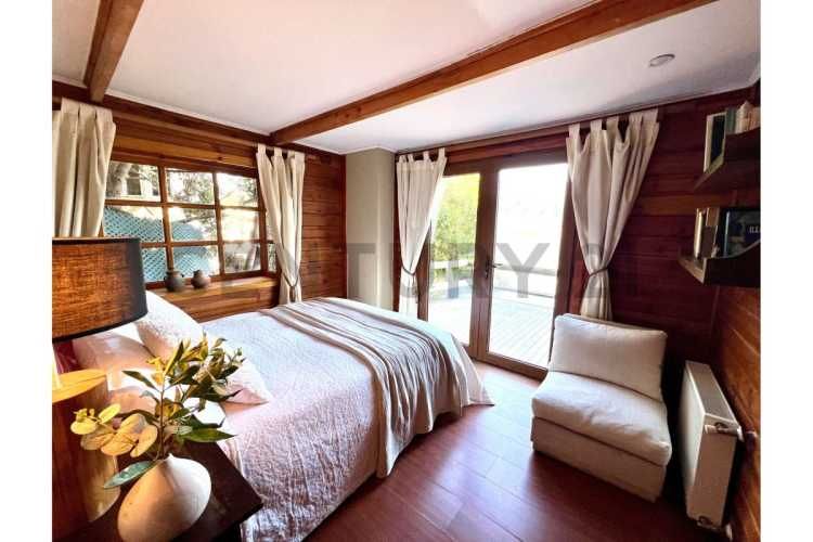 Se vende casa tipo sureño a orilla Laguna Aculeo