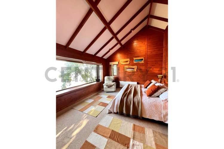 Se vende casa tipo sureño a orilla Laguna Aculeo