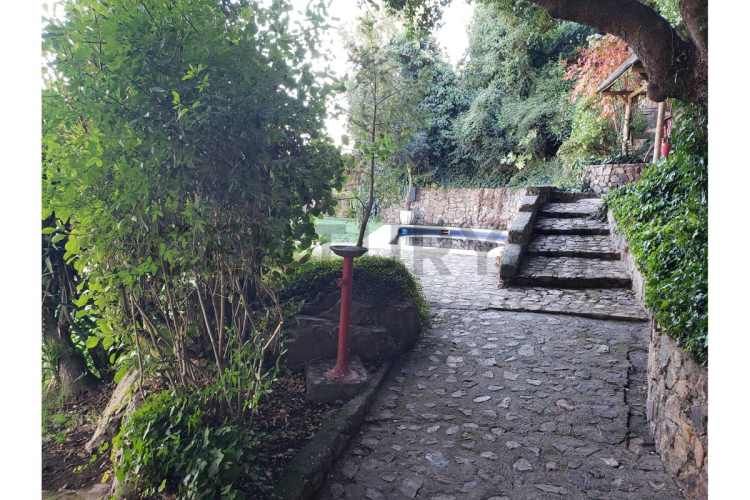 Se vende casa tipo sureño a orilla Laguna Aculeo