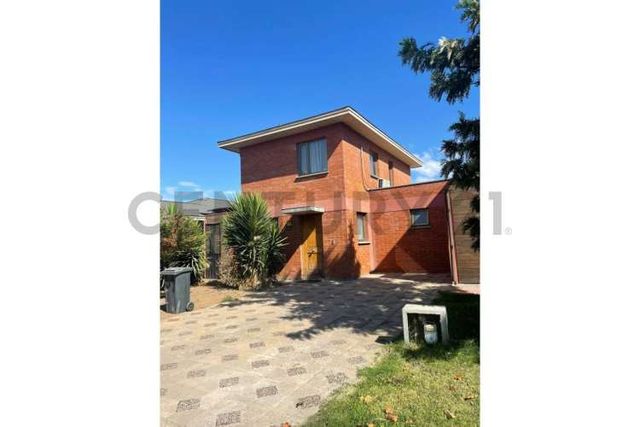 Se vende casa en condominio Valle Araucarias, Buin