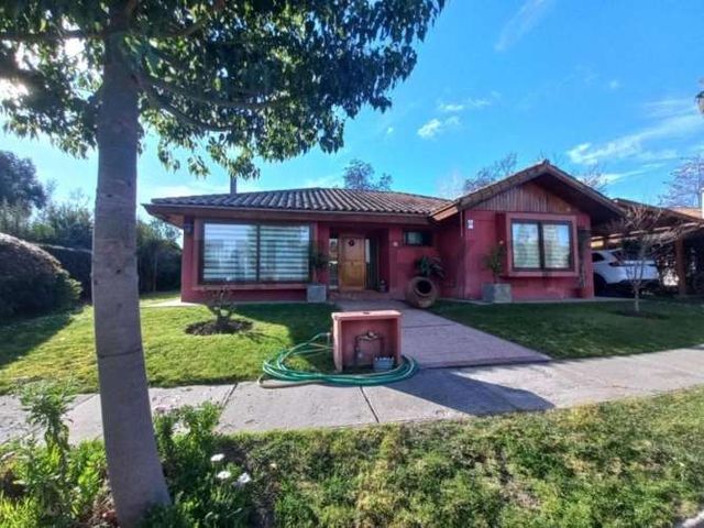 Se arrienda casa en condominio de Villaseca