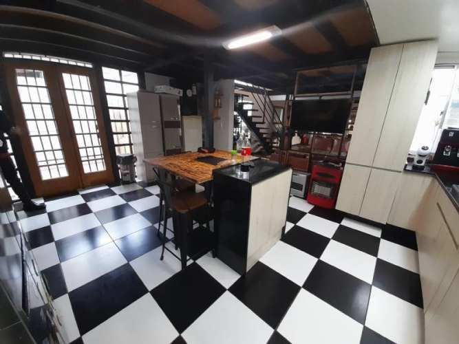 HERMOSA CASA METRO LO VIAL CON PISCINA