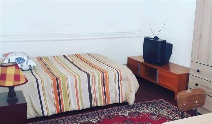 Se arrienda pieza amplia amoblada