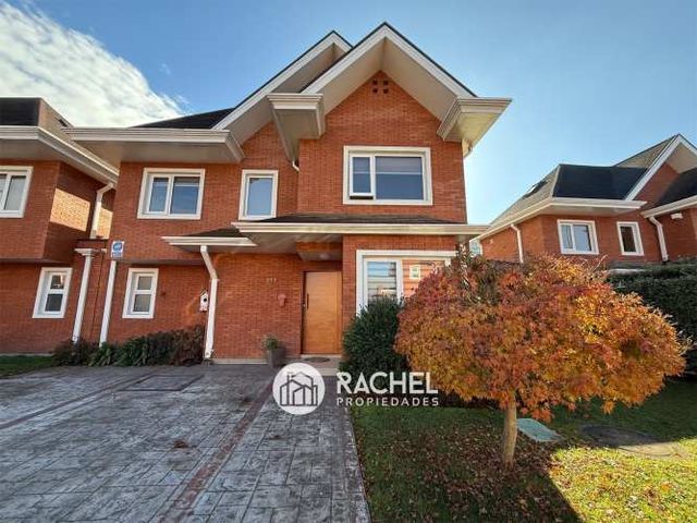 SE VENDE HERMOSA CASA CON 4D EN CONDOMINIO PORTAL DE LA FRONTERA- Alto Portal - Temuco