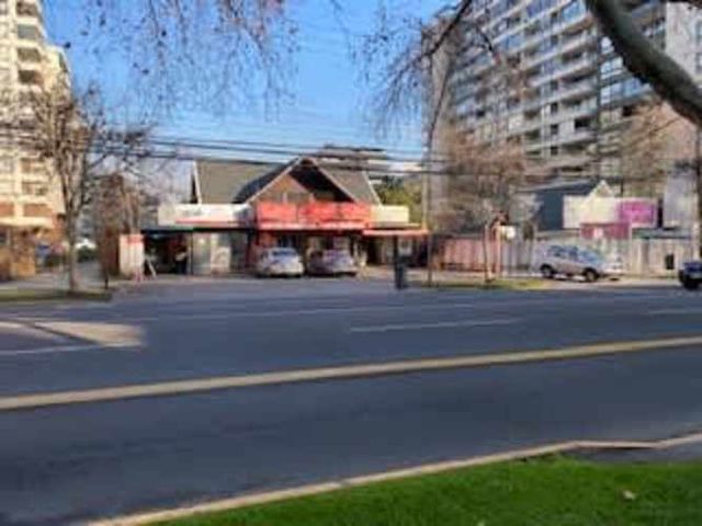 UF 40 Arriendo local comercial,  Av. Cristobal Colon 4997 sin comisión