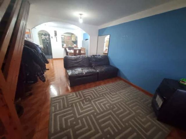 Casa solida de 2 pisos, 2 dormitorios, Peñaflor