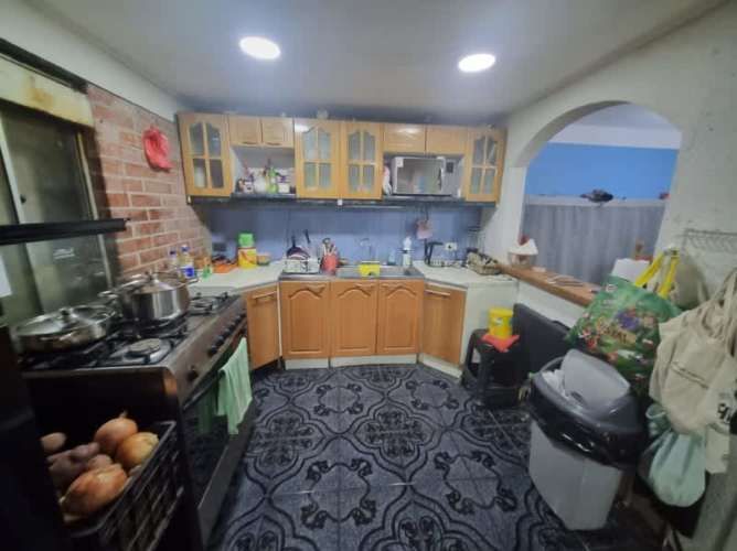 Casa solida de 2 pisos, 2 dormitorios, Peñaflor