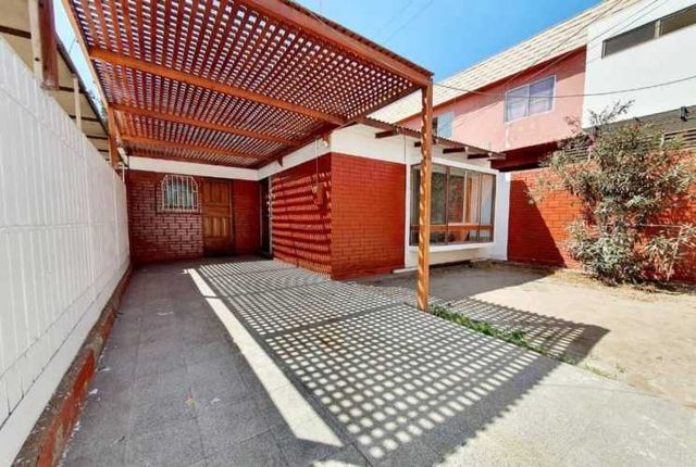 Venta casa sólida de un piso, sector Rotonda Azapa, Arica