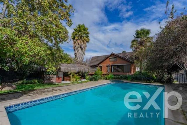 CASA Avenida Central con Avenida Las Nalcas Norte