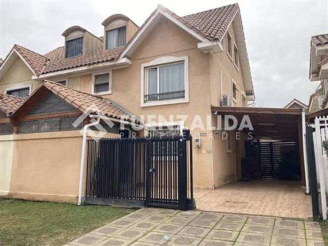 CASA Rojas Magallanes / Santa Delia