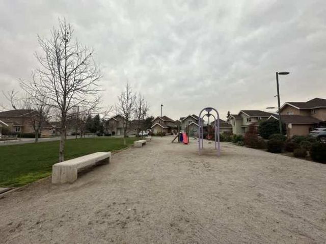 OPORTUNIDAD DE CASA EN COLINA, DENTRO DE CONDOMINI