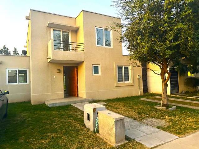 ARRIENDO CASA MEDITERRANEA CHICUREO NORTE COLINA