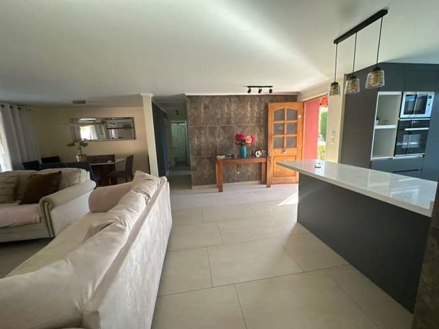 ARRIENDO CASA  3HAB 3BA CON PISCINA CHICUREO NORTE