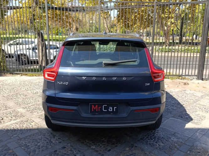 VOLVO XC40 2022
