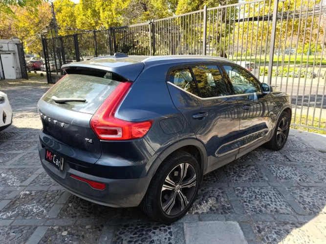 VOLVO XC40 2022