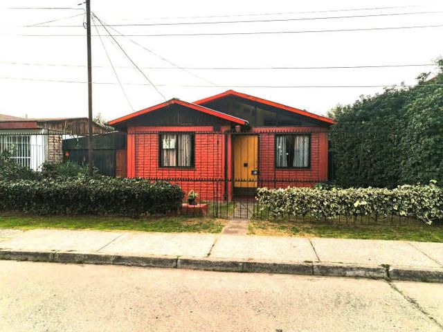 CASA AISLADA, CON CÓMODOS ESPACIOS, EN LA MEJOR UBICACIÓN