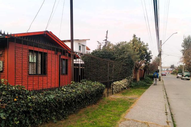 CASA AISLADA, CON CÓMODOS ESPACIOS, EN LA MEJOR UBICACIÓN