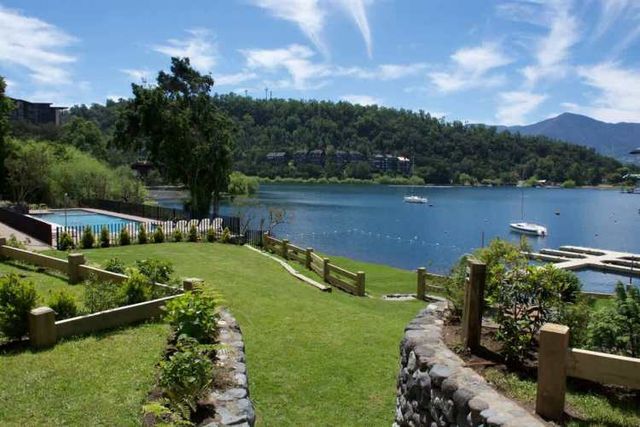 CASA Linda casa en condominio con acceso al lago y marina a pasos del centro