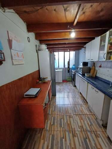 SE VENDE BONITA CASA DE DOS PISOS.