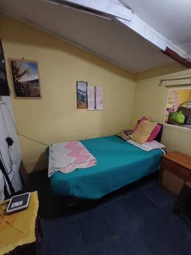 SE VENDE BONITA CASA DE DOS PISOS.