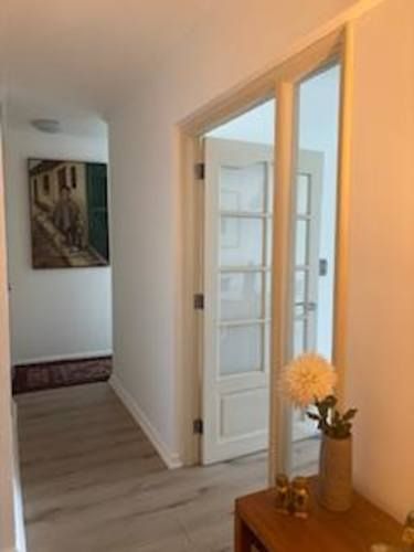 VENDO EXCELENTE DEPARTAMENTO AV. HOLANDESA1ER PISO , ACCESO DIRECTO A LOS JARDINES.