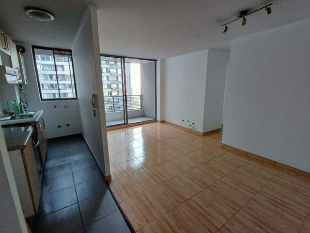 Amplio departamento a pasos de Metro Ecuador