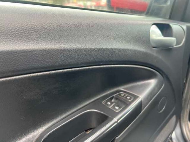 VOLKSWAGEN SAVEIRO GRIS AÑO 2018