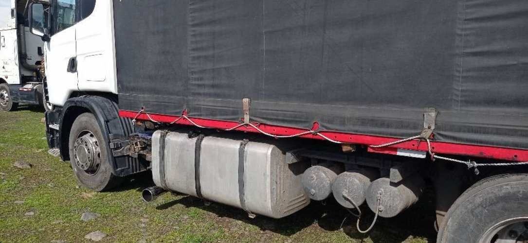 CAMIÓN SCANIA CORTINAS.