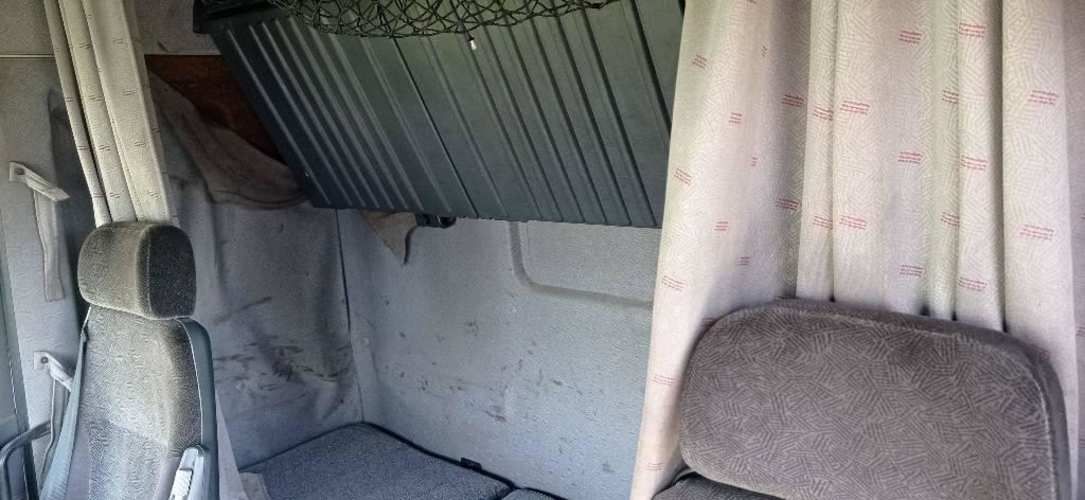 CAMIÓN SCANIA CORTINAS.